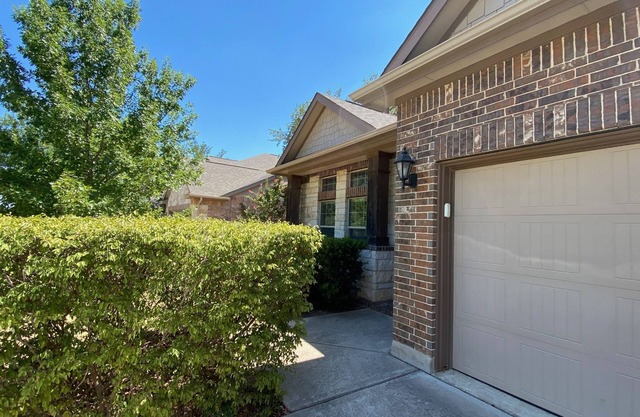 Lovely One-Story Family Home: Gateway to Austin Area Fun! 1000Mb ATT Internet