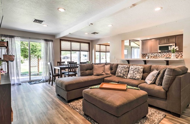 Lovely Pasco Home w/ Yard Near Tri-Cities Airport!