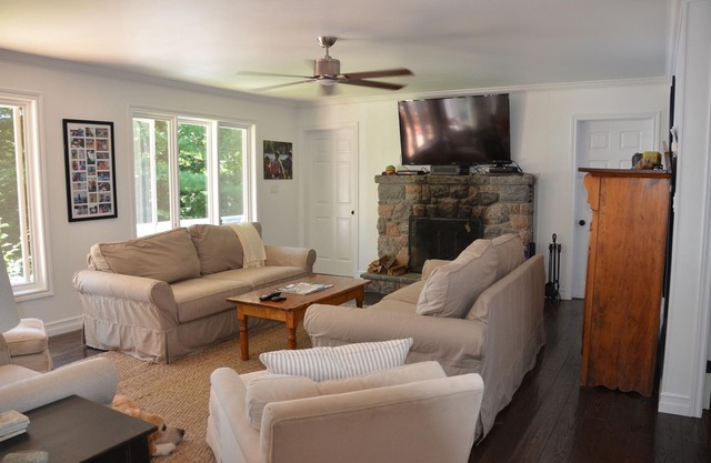 Lovely Quaint Cottage In A Secluded Bay On Lake Rosseau, Muskoka