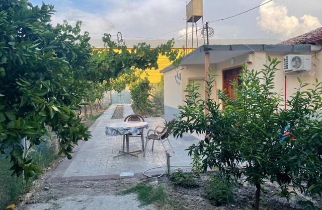 Lovely spacious house with big garden