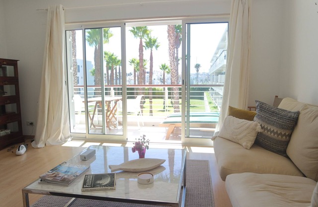 Lovely spacious one bed apartment with air con & WiFi