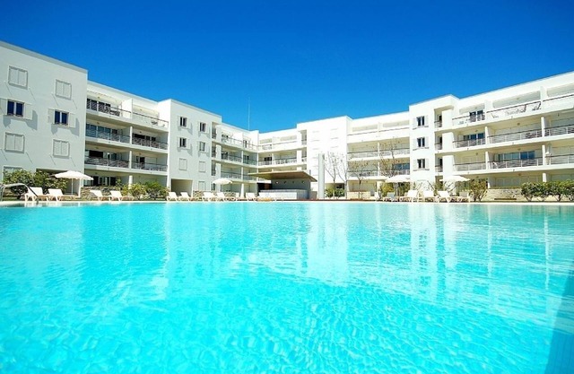 Lovely Townhouse on Lagos Marina with swimming pool, Air Con & WiFi