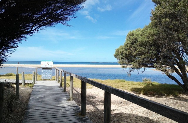 Lovely Unit with Glorious Sea Views