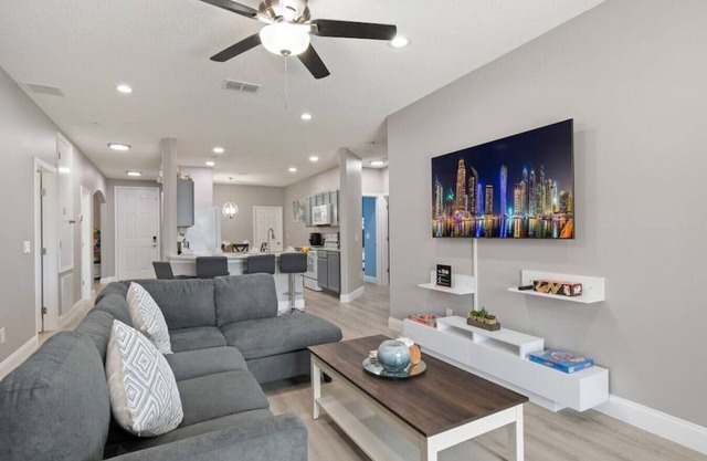 Lovely Villa Home Pool + Disney Adventure