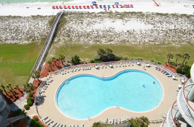 LOW RATES for 2024! 10% Discount for 7 nights! COMPLIMENTARY Beachfront service