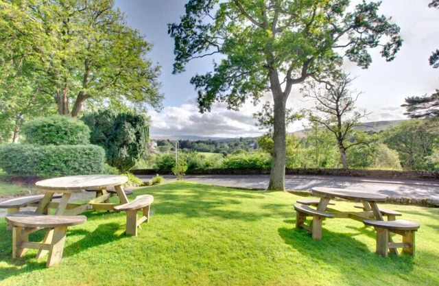 Lowbyer Manor Country House