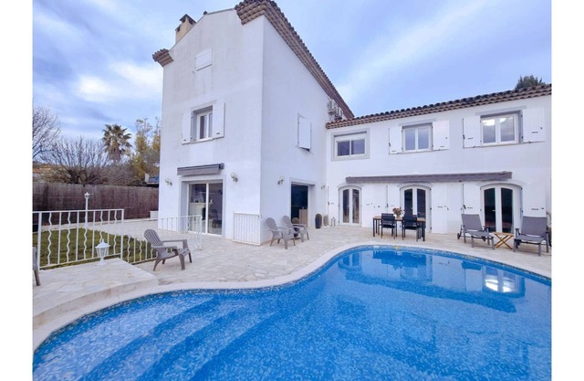 Lower villa apartment with private pool in a quiet location close to all amenities
