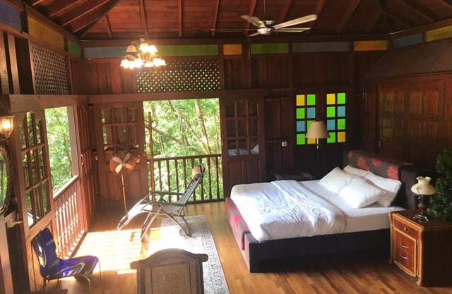 Lowinski Lodge