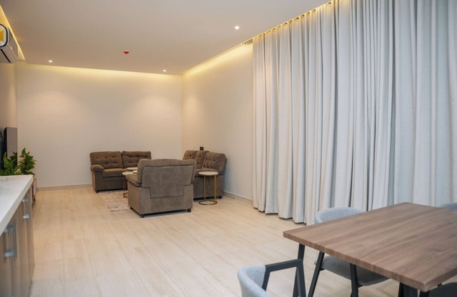 LP45.6 - Contemporary 2BR Apartment in Al Arid