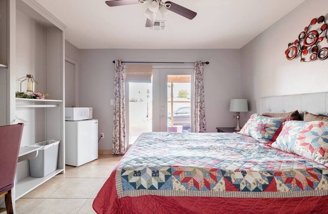 Lucy's Private Room with Double Shower