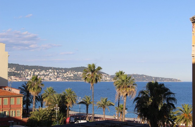 LUMINOUS 2 PERSONS 33 M² A 2 PAS DE LA PLAGE F1 CLIM WIFI LOGGIA