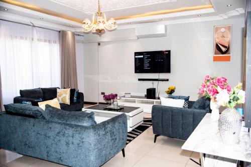 Lusaka Luxe - Your Private Oasis Awaits in the Heart of Zambia