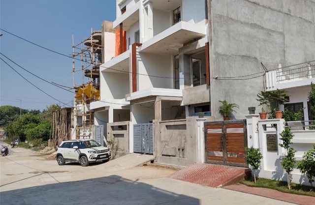 Lush Green Villa A2 Gomti Enclave Near Ambedkar University, Ramabai Maidan, Omaxe, मेपल Paradise