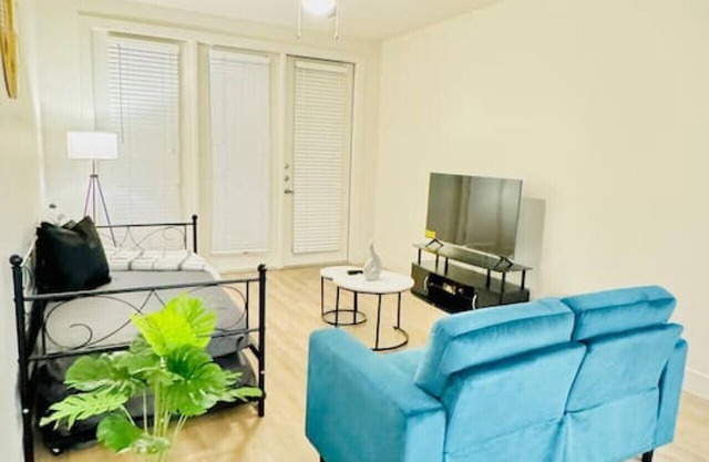 Lux 2BR 2Mi to Six Flags, La Cantera w/Pool & Gym