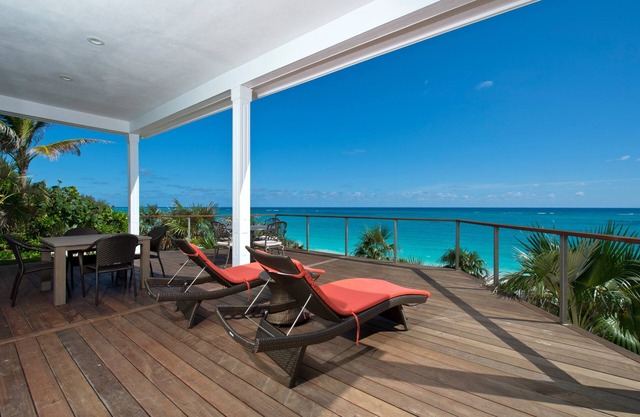 Lux Beachfront House W/Private Pool on Banks Rd. Walk to Tippy's!