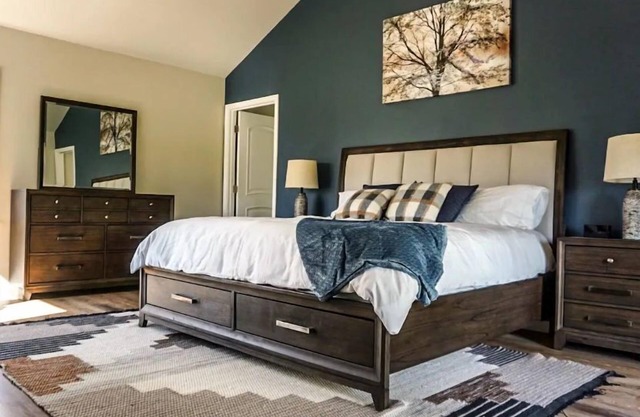 Lux family retreat, hot tub, specular views. Spacious home on the golf course.