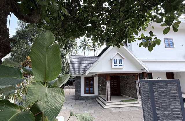 Lux Garden - Full Villa In Chillithodu, Idukki.