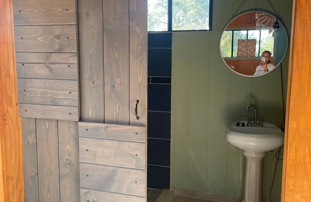 Lux Glamping Stargazing EnSuite walk/bike to downtwn, wineries, food, and shops.