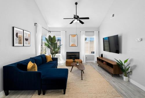 Lux Modern, Pet Friendly, Pool, Hot Tub, Tennis