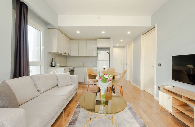 LUX RESIDENCE 2 ROOMS 1 SALOON