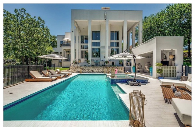 Lux Stunning Mansion, Pool. Private, gated community, on pond.