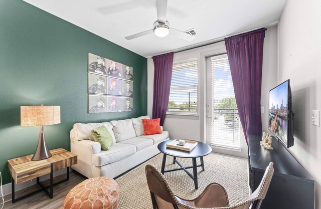 Luxe 1BR luxe suite close to Downtown w/fast WiFi