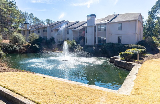 LUXE 3BR 2BA in Atl's Historic Pill Hill-Swim Pool, Tennis, Duck Pond, Cabanas!