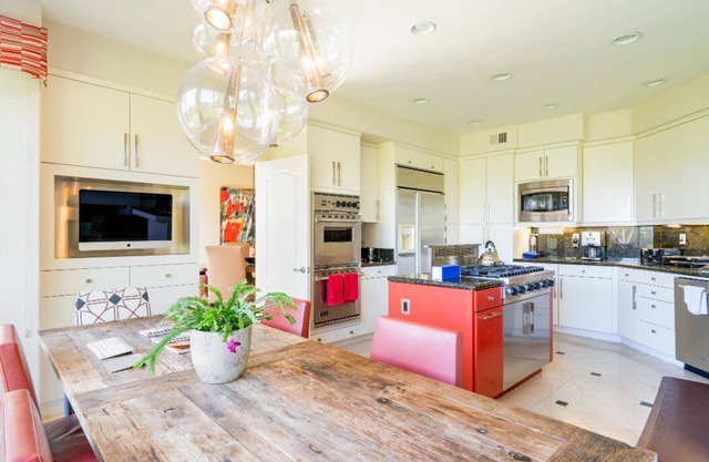 Luxe family home w/116 inch theatre, near beach w/private yard & EV chargers