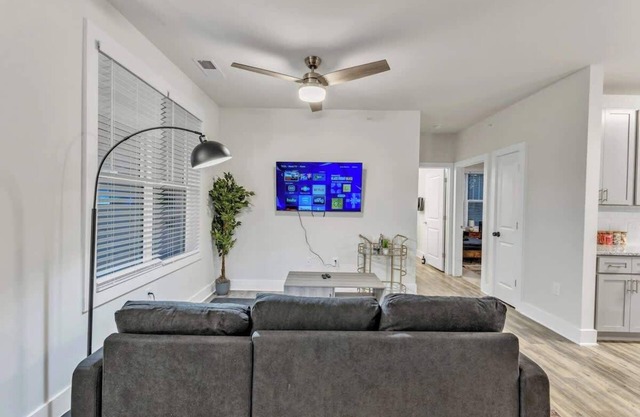 Luxe King 3BR Suite Mins to Downtown Durham!