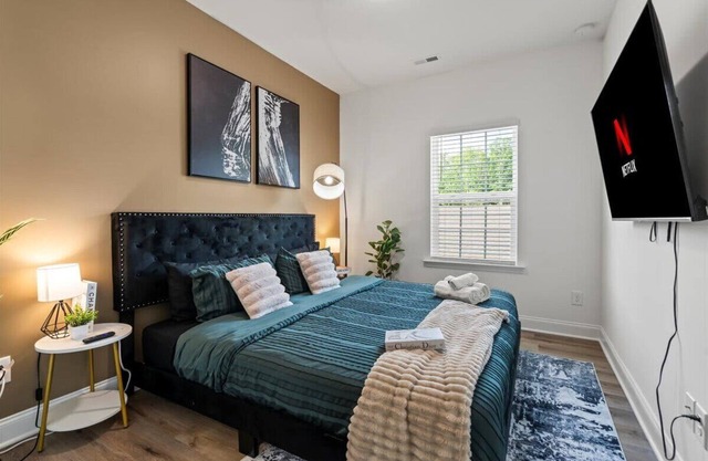 Luxe King 3BR Townhouse to Uptown Charlotte NC!