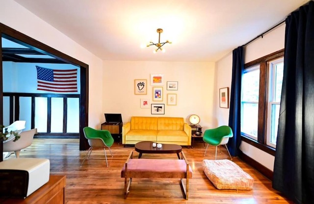 Luxe Mid-Century Styled Townhouse #3631