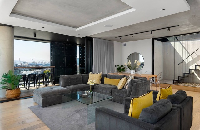 Luxe Penthouse - Private Entertainment Area