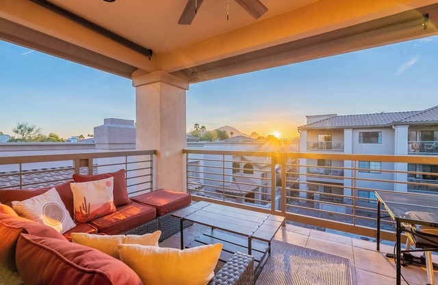 Luxe Top-Floor Condo|Camelback Views| Heated Pool
