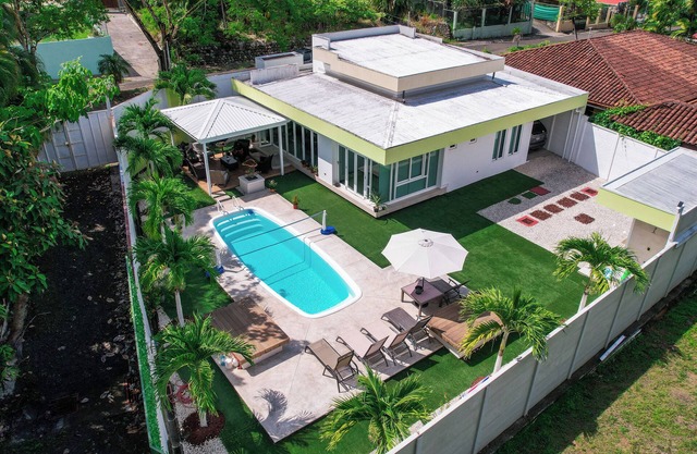 Luxirous villa with private pool