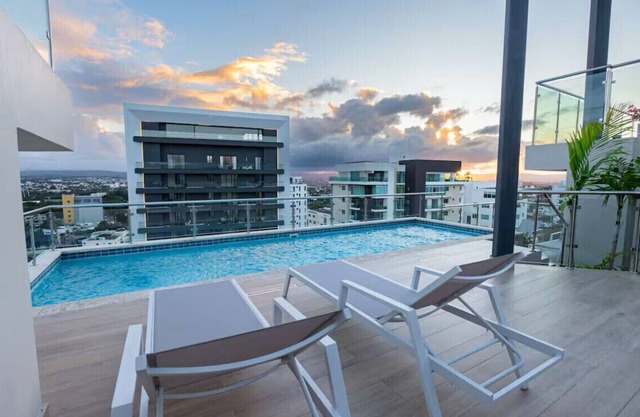 Luxury- 2-Bedroom Condo. Rooftop with Two Levels & Pool. Located Downtown