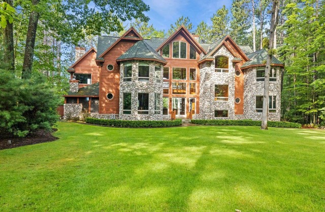 Luxurious 11,600 SQ' Mullett Lake Home & Carriage house,Private on Mullett Lake