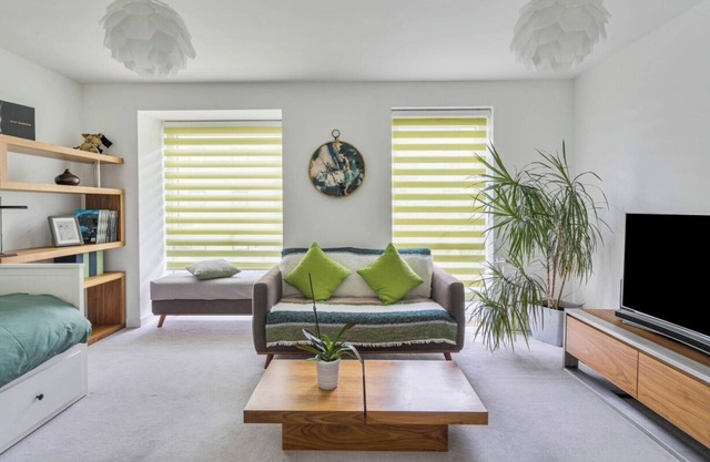 Luxurious 3BD Town house with garden