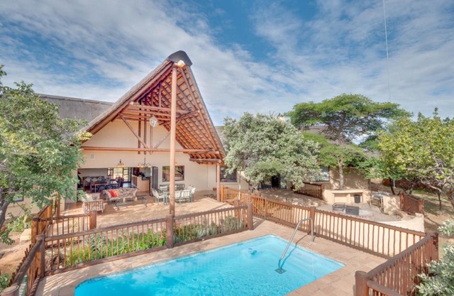 Luxurious 4 Bedroom Villa with Cottage 205