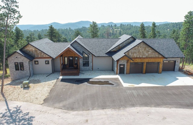 Luxurious 4200+ Sq. Ft. Lodge in Powder House Pass with Amazing Deck Views!