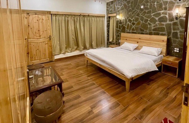Luxurious 5-bedroom Homestay with heater, WiFi in delightful Chaukhuta