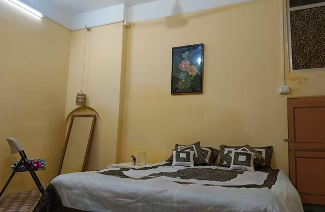 Luxurious apartment for comfortable accommodation of 4 to 6 people near temple.