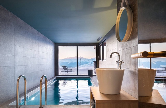 Luxurious Chalet for 12 with Indoor Pool, Sauna, Hammam, and Home Cinema in Les Arcs 1800