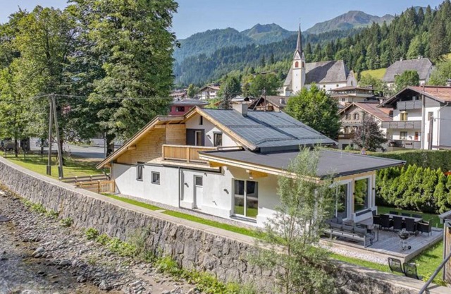 Luxurious chalet in the centre, ski bus nearby