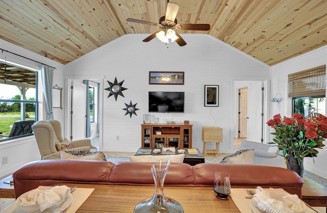 Luxurious Cottage on 3-Acre's in Fred Wine Country!