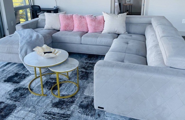 Luxurious & cozy 2bedroom/2bath apt (Victory park)