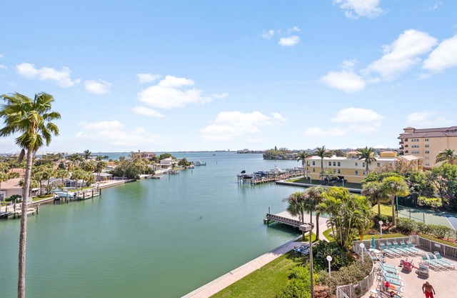 Luxurious, Fully Equipped, 5th Floor Condo with Breathtaking Views of Gulf/Bay