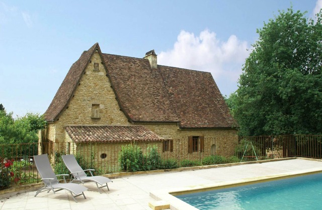 Luxurious Holiday Home in Domme with Swimming Pool