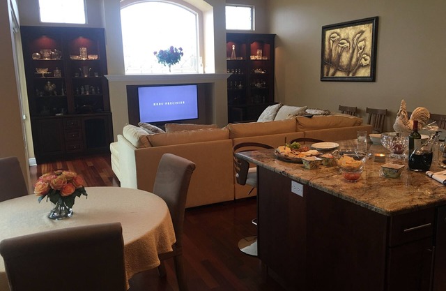 Luxurious Home, Beautiful Views, Gated Community, min. 6 mo. rental, May -Nov.