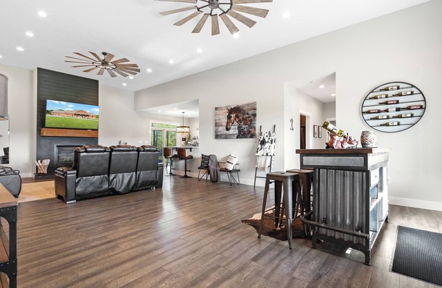 Luxurious Horse Farm Retreat - 3BR/3.5BA Oasis