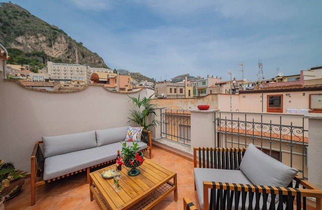 Luxurious house in the center of Taormina, with beautiful terrace